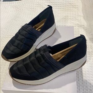 Women's Black Slip-On Shoes Size 9